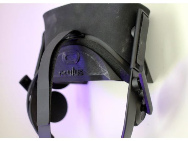 Oculus rift best sale headset wall mount